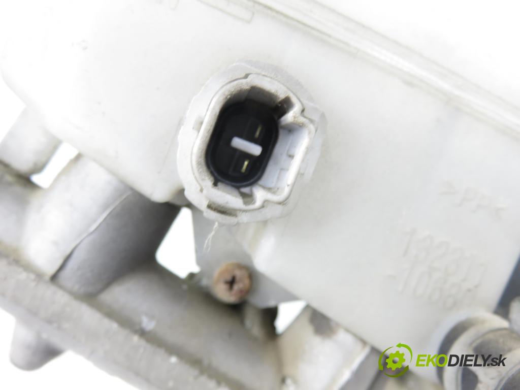 TOYOTA RAV 4 II (_A2_) SUV 2005 85,00 2.0 D-4D 4WD (CLA20_, CLA21_) - 1CD-FTV 1995,00 Posilovač 13101013920 (Servočerpadlo)