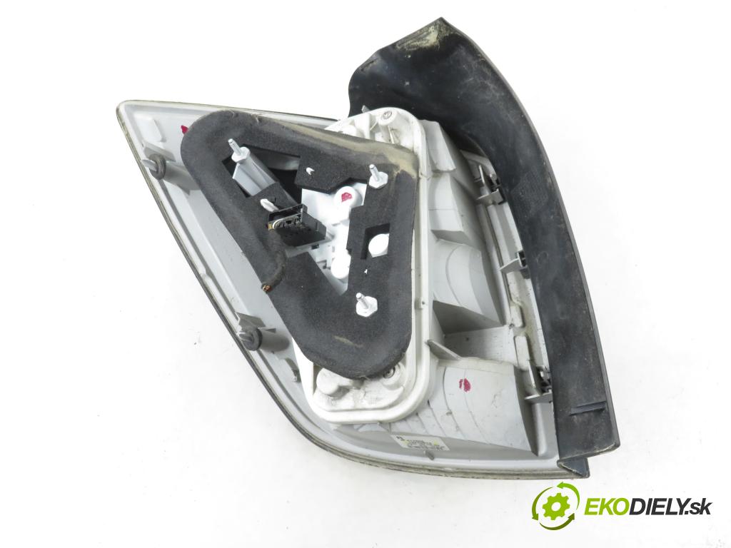 OPEL ASTRA H Kombi (A04) KOMBI 2009 81,00 1.7 CDTI - Z 17 DTJ 1686,00 světlo pravé zadní 13223674 ; 24451840