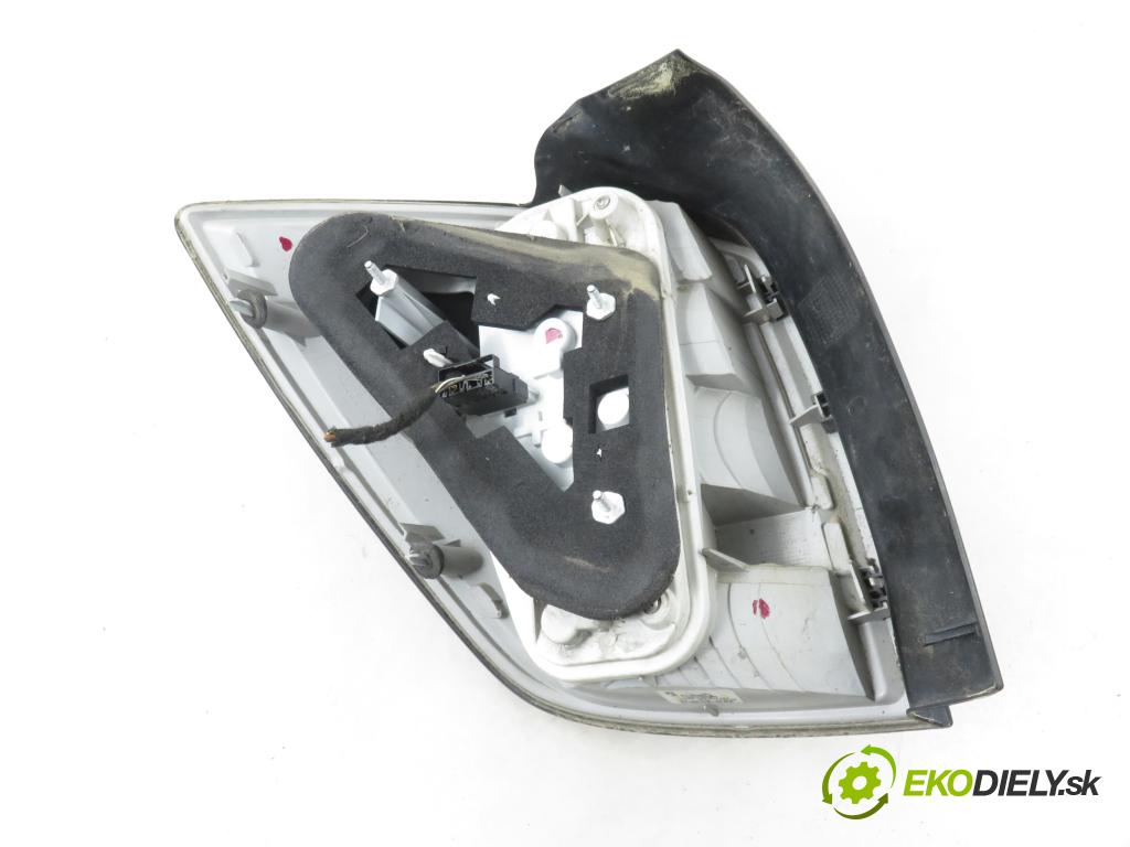 OPEL ASTRA H Kombi (A04) KOMBI 2009 81,00 1.7 CDTI - Z 17 DTJ 1686,00 světlo pravé zadní 13223674 ; 24451840