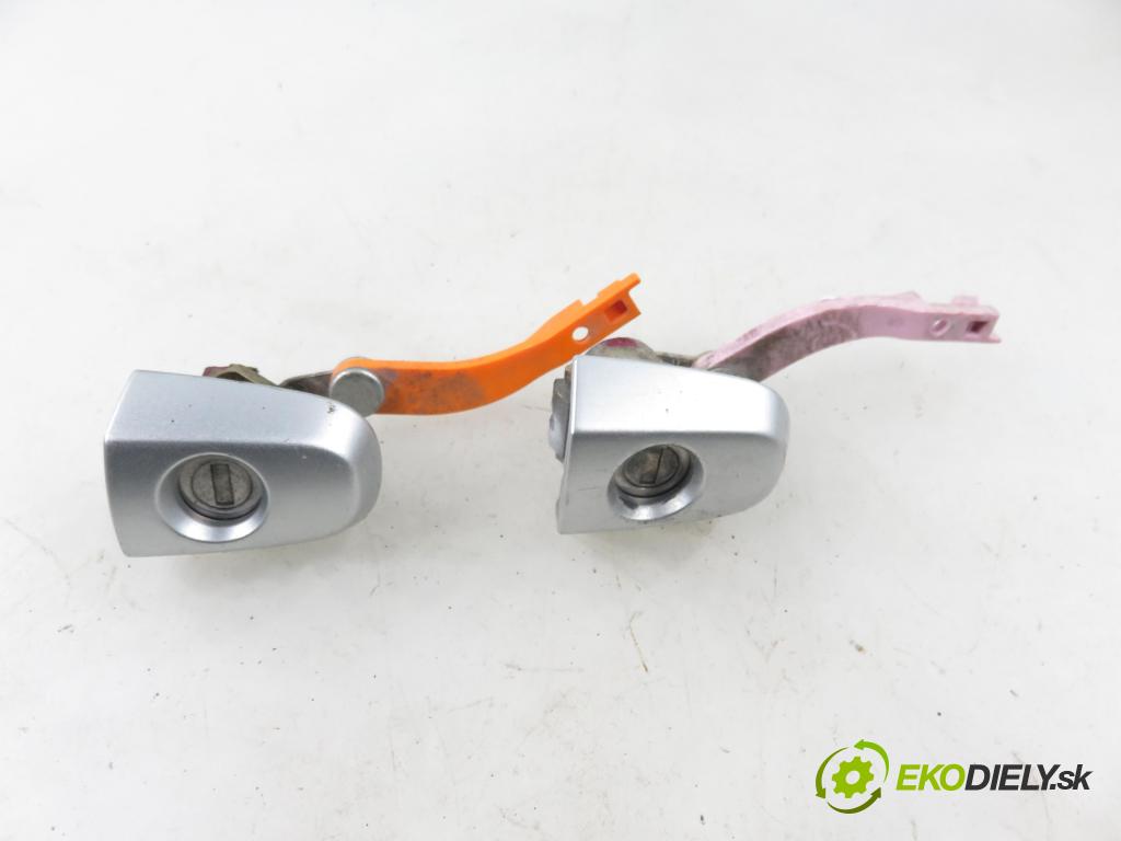 TOYOTA RAV 4 II (_A2_) SUV 2003 85,00 2.0 D-4D 4WD (CLA20_, CLA21_) - 1CD-FTV 1995,00 spinačka / zámky 45020423 ; 8978352040