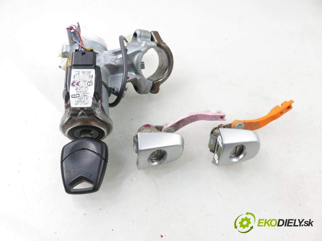 TOYOTA RAV 4 II (_A2_) SUV 2003 85,00 2.0 D-4D 4WD (CLA20_, CLA21_) - 1CD-FTV 1995,00 spinačka / zámky 45020423 ; 8978352040