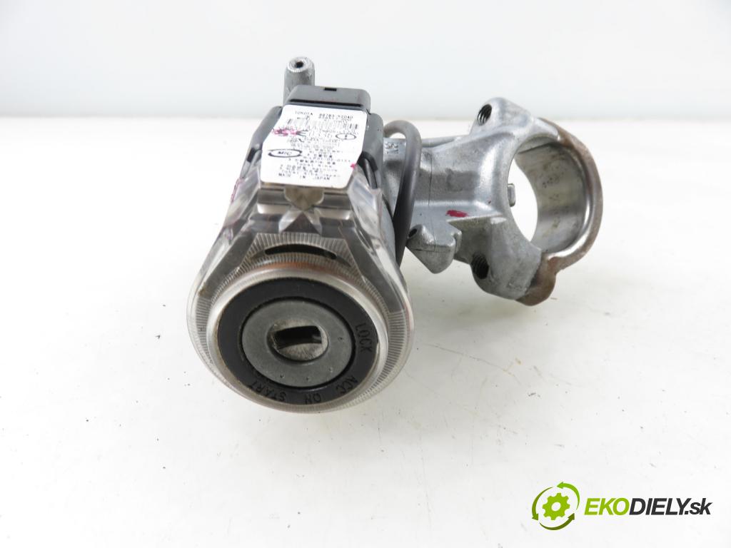 TOYOTA RAV 4 II (_A2_) SUV 2003 85,00 2.0 D-4D 4WD (CLA20_, CLA21_) - 1CD-FTV 1995,00 spinačka / zámky 45020423 ; 8978352040