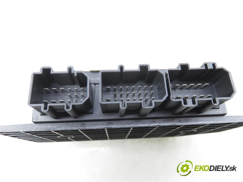 VW PASSAT B5 (3B2) SEDAN 1998 74,00 1.6 - AHL 1595,00 MODUL komfortu 1J0959799S ; 5DK00795350