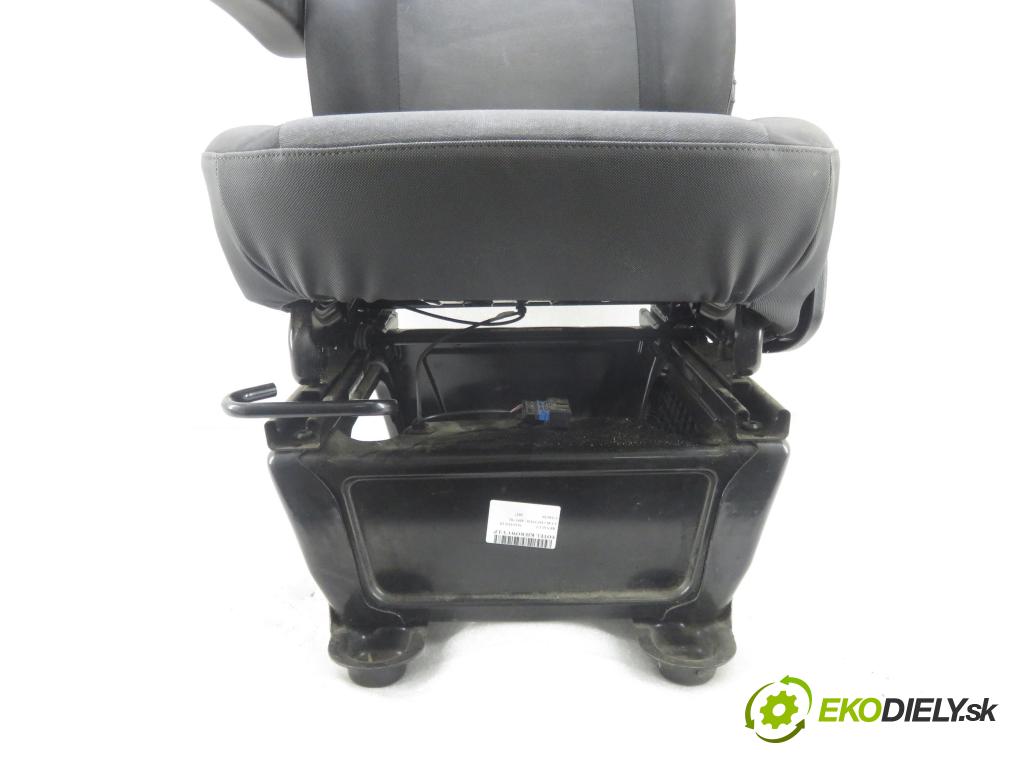 RENAULT MASTER III Platforma / podwozie (EV, HV, UV) KABINA/PLATFORMA 2017 120,00 2.3 dCi 165 FWD - M9T 702 2298,00 Sedadlo šoféri