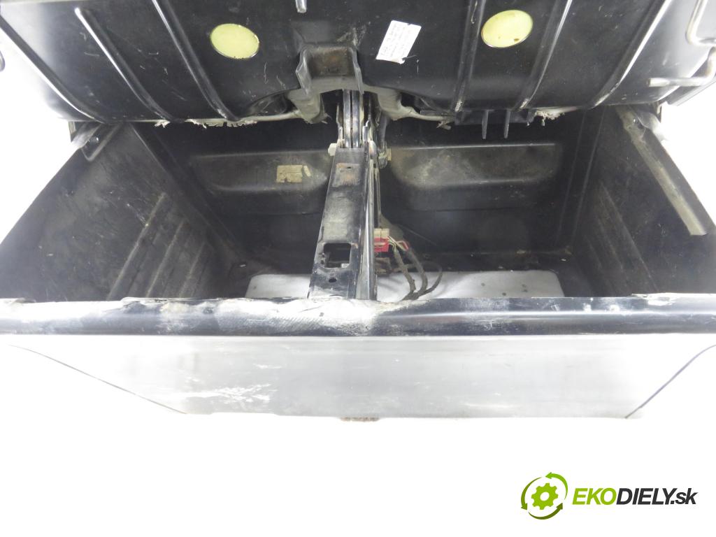 VW TRANSPORTER V Autobus (7HB, 7HJ, 7EB, 7EJ, 7EF, 7EG, 7HF, 7E BUS 2003 77,00 1.9 TDI - AXB 1896,00 Sedadlo CESTUJÚCI/PP