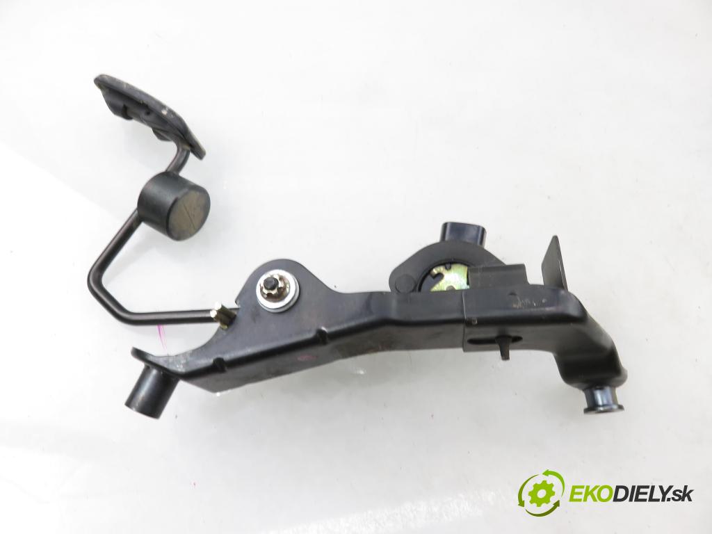 TOYOTA RAV 4 II (_A2_) SUV 2003 85,00 2.0 D-4D 4WD (CLA20_, CLA21_) - 1CD-FTV 1995,00 Potenciometer plynu 8928133010 (Potenciometer plynového pedálu)