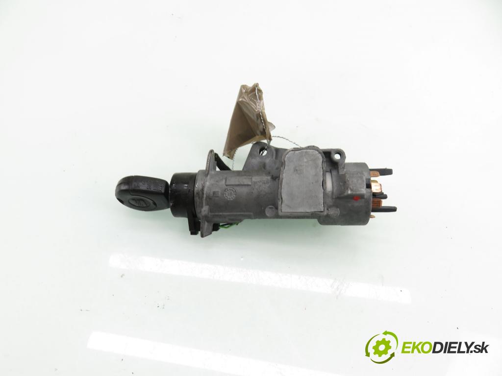 SEAT IBIZA III (6L1) HB 2005 74,00 1.4 16V - AUB 1390,00 spinačka 4B0905851C (Spínacia skrinka)
