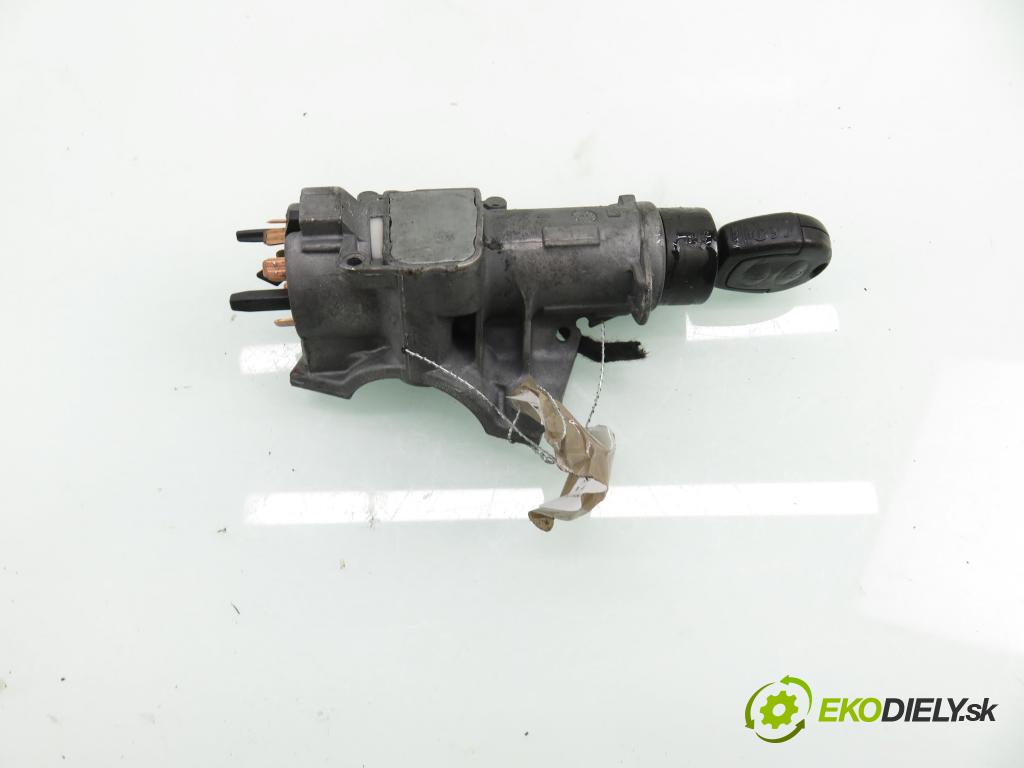 SEAT IBIZA III (6L1) HB 2005 74,00 1.4 16V - AUB 1390,00 spinačka 4B0905851C (Spínacia skrinka)