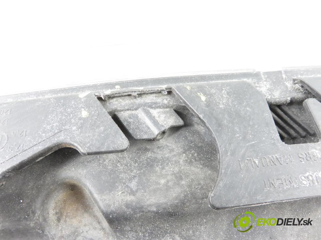 VW PASSAT B5.5 (3B3) SEDAN 2001 96,00 1.9 TDI 4motion - AVF 1896,00 Svetlo PP