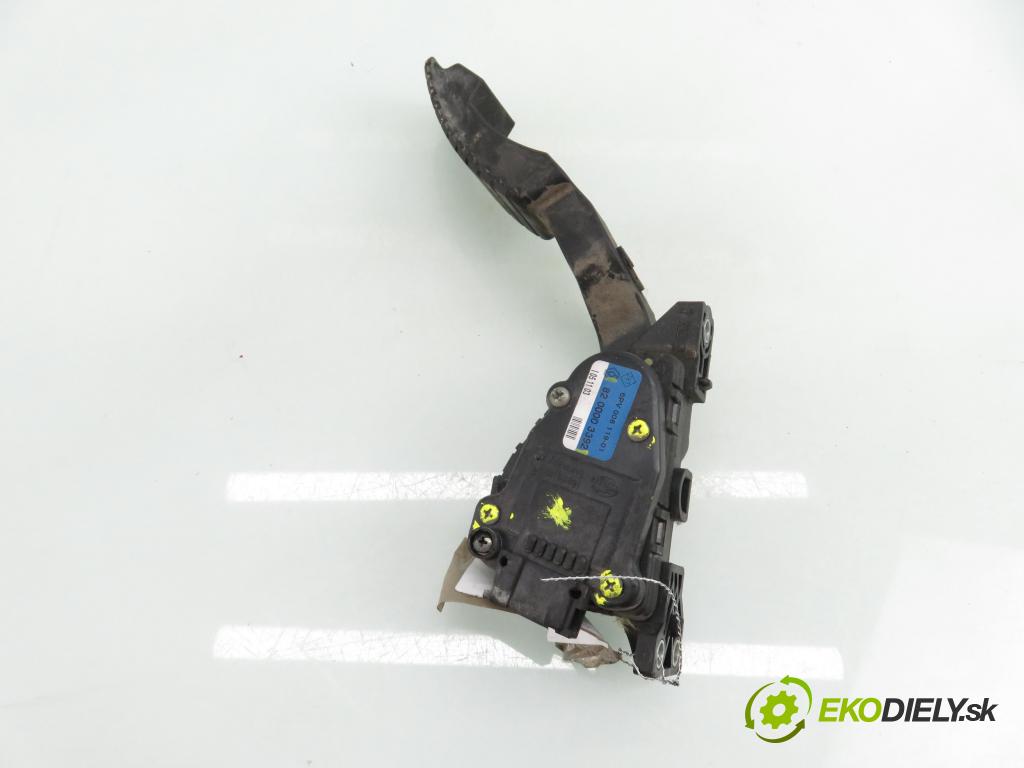 RENAULT LAGUNA II Grandtour (KG0/1_) KOMBI 2003 79,00 1.9 dCi - F9Q 718 1870,00 Potenciometer plynu 8200003392 (Potenciometer plynového pedálu)