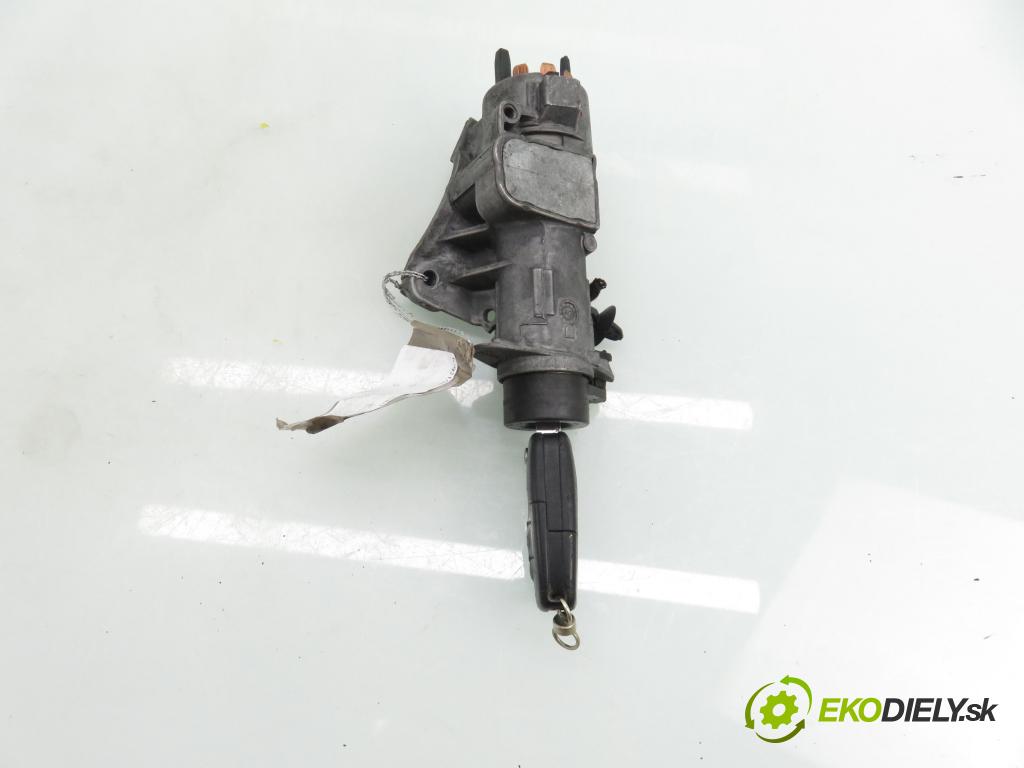AUDI A4 (8E2, B6) SEDAN 2001 96,00 1.9 TDI PD 130 - AWX 1896,00 spinačka 4B0905851C (Spínacia skrinka)