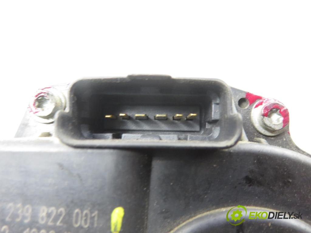 RENAULT SCENIC I (JA0/1_) MINIVAN 2001 0,00 1.6 - K4M 708 1598,00 škrtíci klapka 8200063652 ; 8200123061 ; 408239822001 (Škrticí klapka)