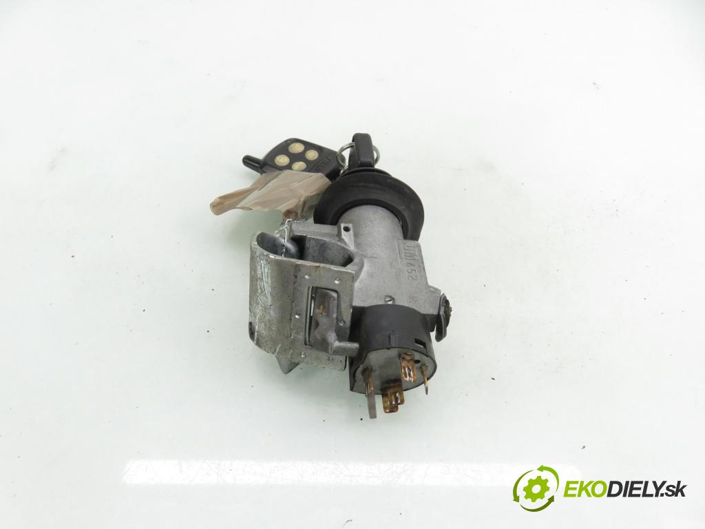 OPEL VECTRA A (86_, 87_) LIFTBACK 1993 60,00 1.7 TD - 17 DT (TC4EE1) 1686,00 spínačka 900692145 ; 90191412 (Spínací skříňka)