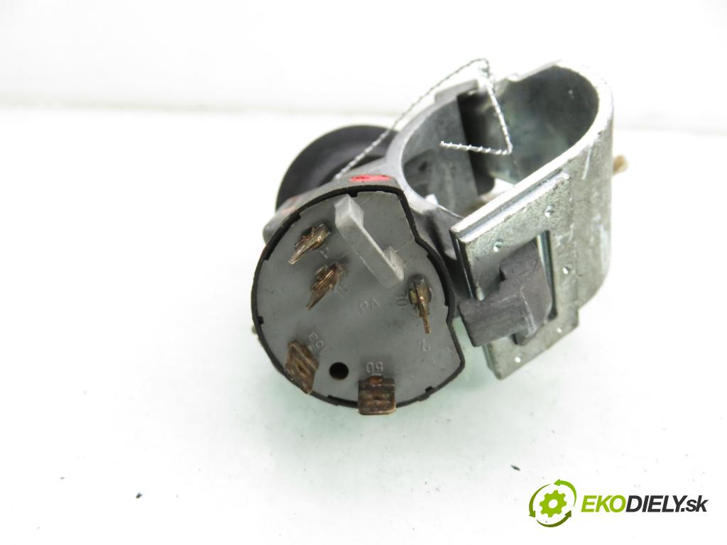 OPEL VECTRA A (86_, 87_) LIFTBACK 1993 60,00 1.7 TD - 17 DT (TC4EE1) 1686,00 spinačka 900692145 ; 90191412 (Spínacia skrinka)