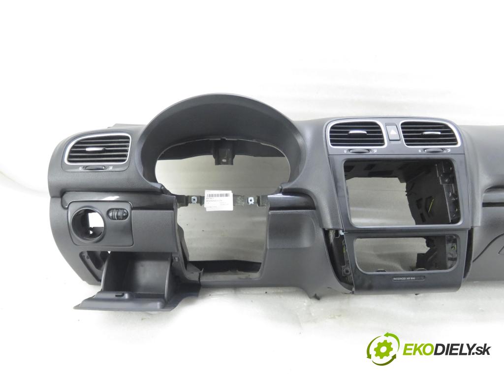 VW GOLF VI Variant (AJ5) KOMBI 2010 77,00 1.6 TDI - CAYC 1598,00 palubovka