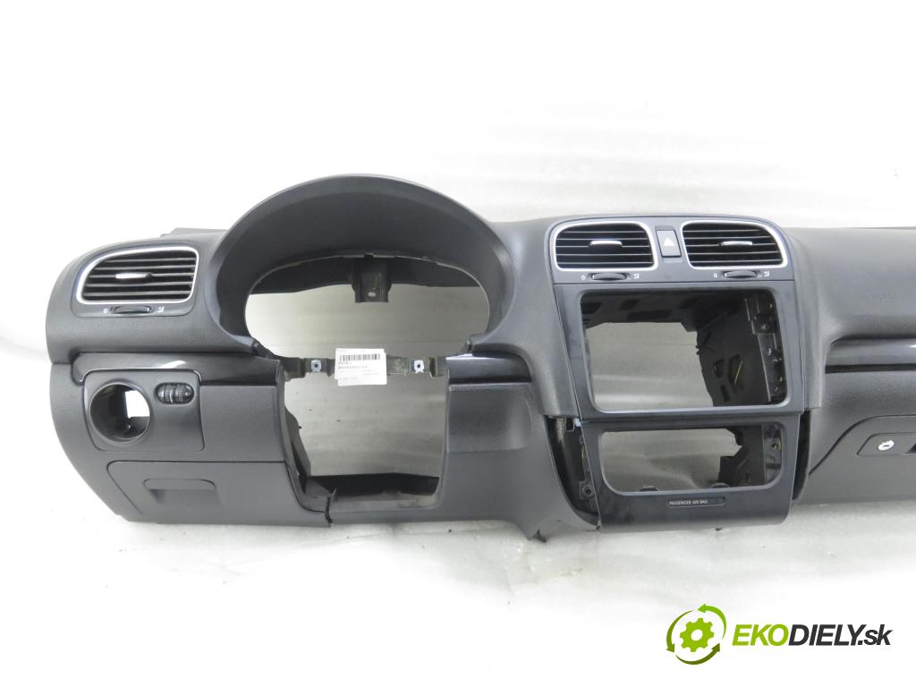VW GOLF VI Variant (AJ5) KOMBI 2010 77,00 1.6 TDI - CAYC 1598,00 palubovka