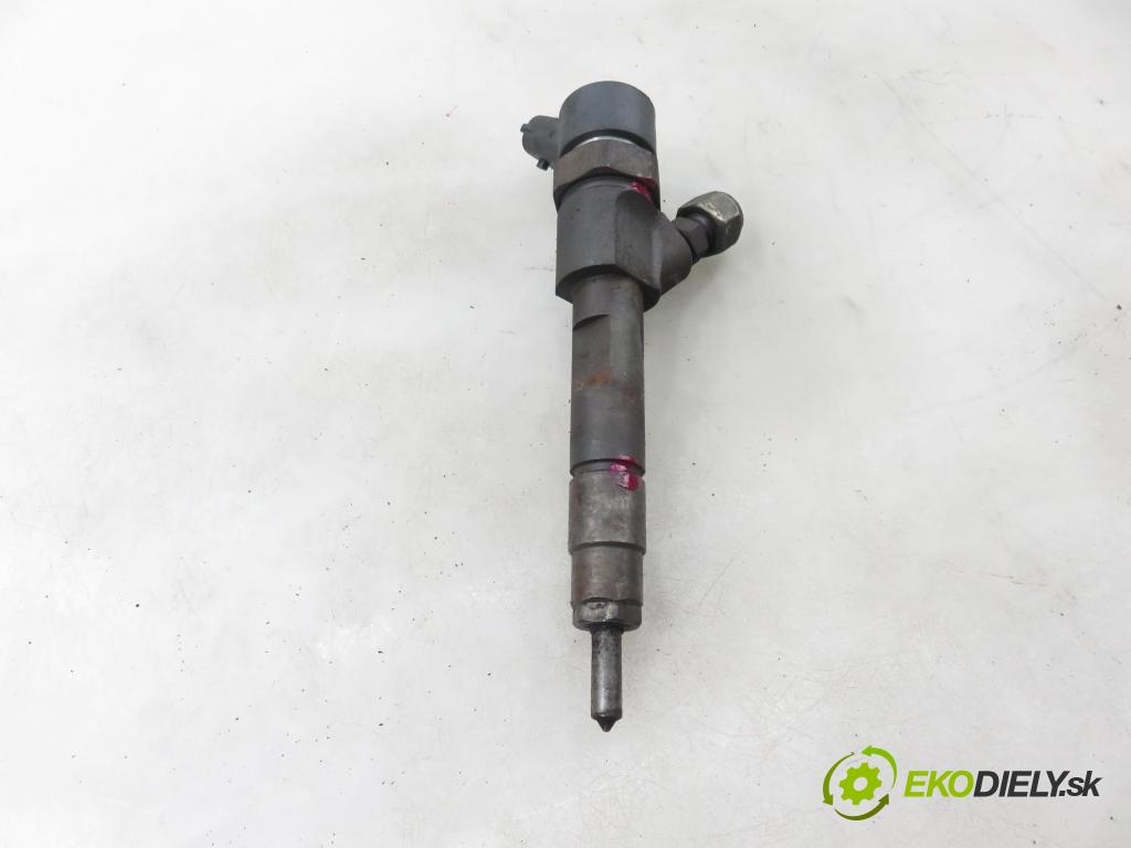 MITSUBISHI CARISMA (DA_) SEDAN 2003 75,00 1.9 DI-D 102 - F9Q1 1870,00 vstřikovač 0445110021 ; 7700111014 (Vstřikovač paliva)