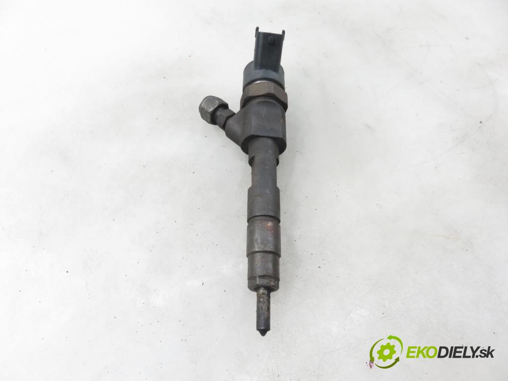 MITSUBISHI CARISMA (DA_) SEDAN 2003 75,00 1.9 DI-D 102 - F9Q1 1870,00 vstrekovač 0445110021 ; 7700111014 (Vstrekovač paliva)