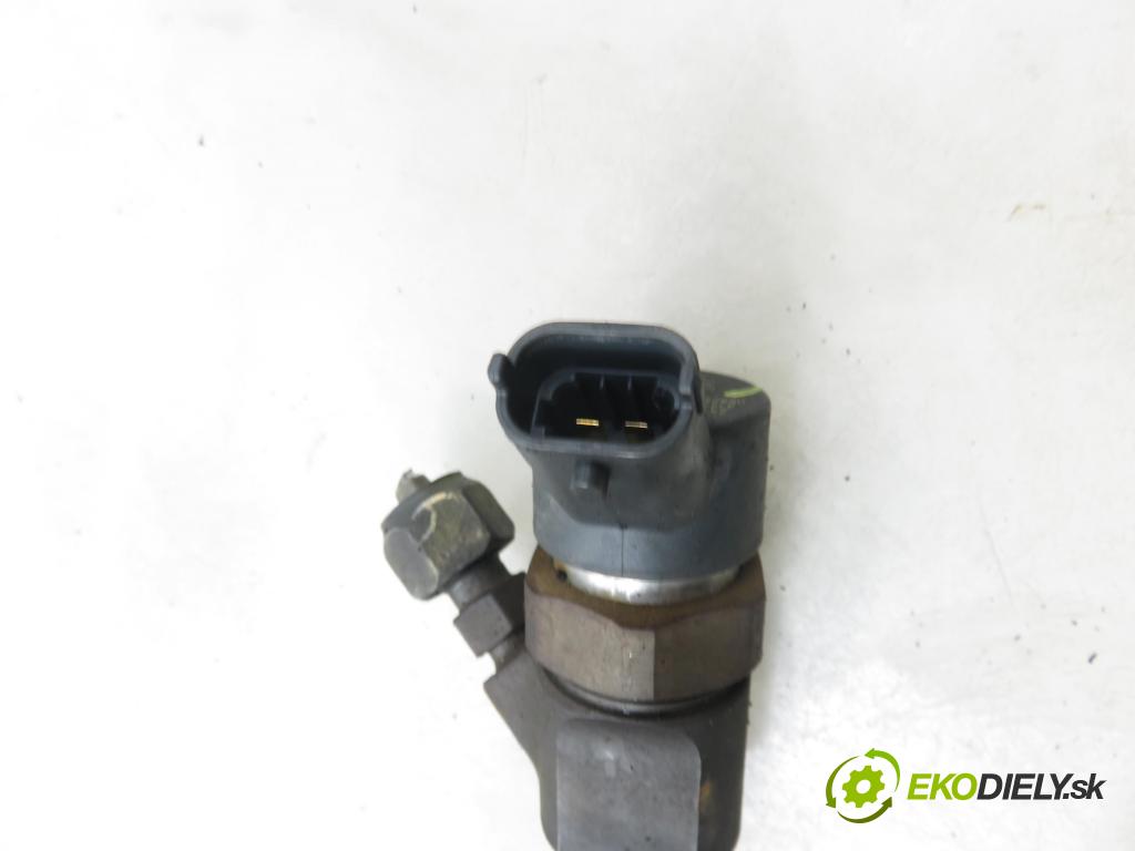 MITSUBISHI CARISMA (DA_) SEDAN 2003 75,00 1.9 DI-D 102 - F9Q1 1870,00 vstrekovač 0445110021 ; 7700111014 (Vstrekovač paliva)