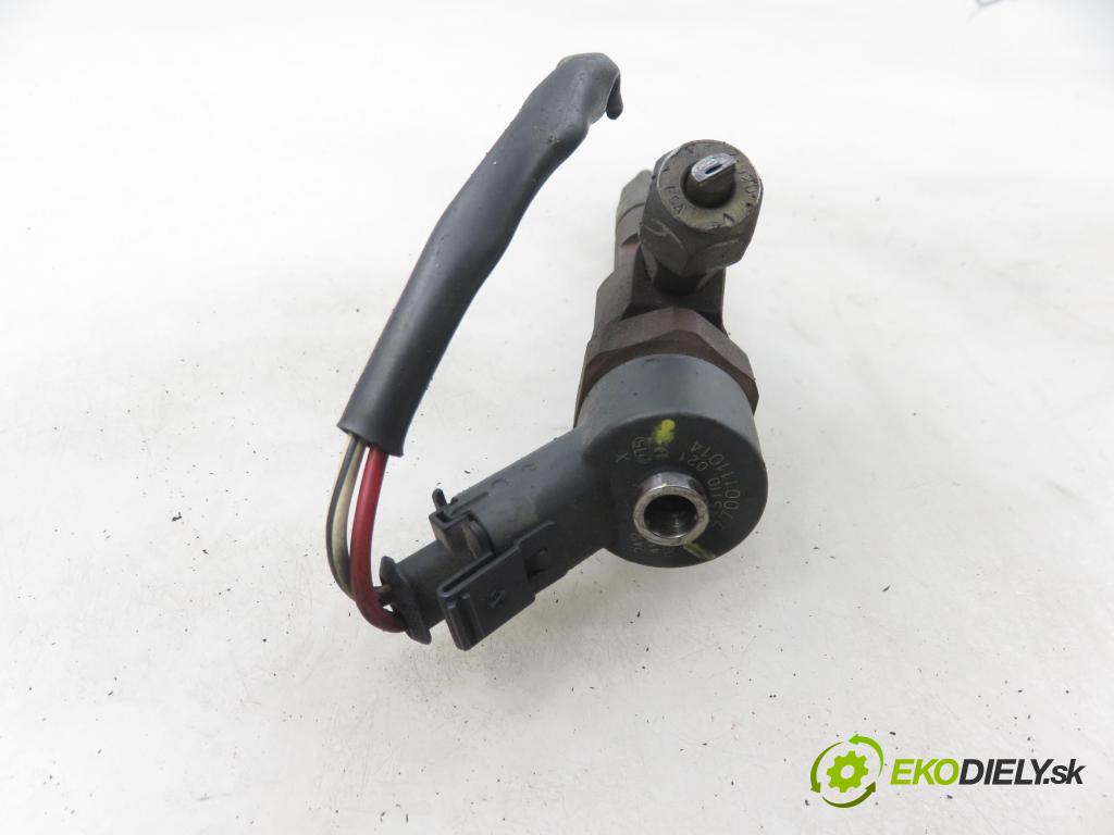 MITSUBISHI CARISMA (DA_) SEDAN 2003 75,00 1.9 DI-D 102 - F9Q1 1870,00 vstrekovač 0445110021 ; 7700111014 (Vstrekovač paliva)