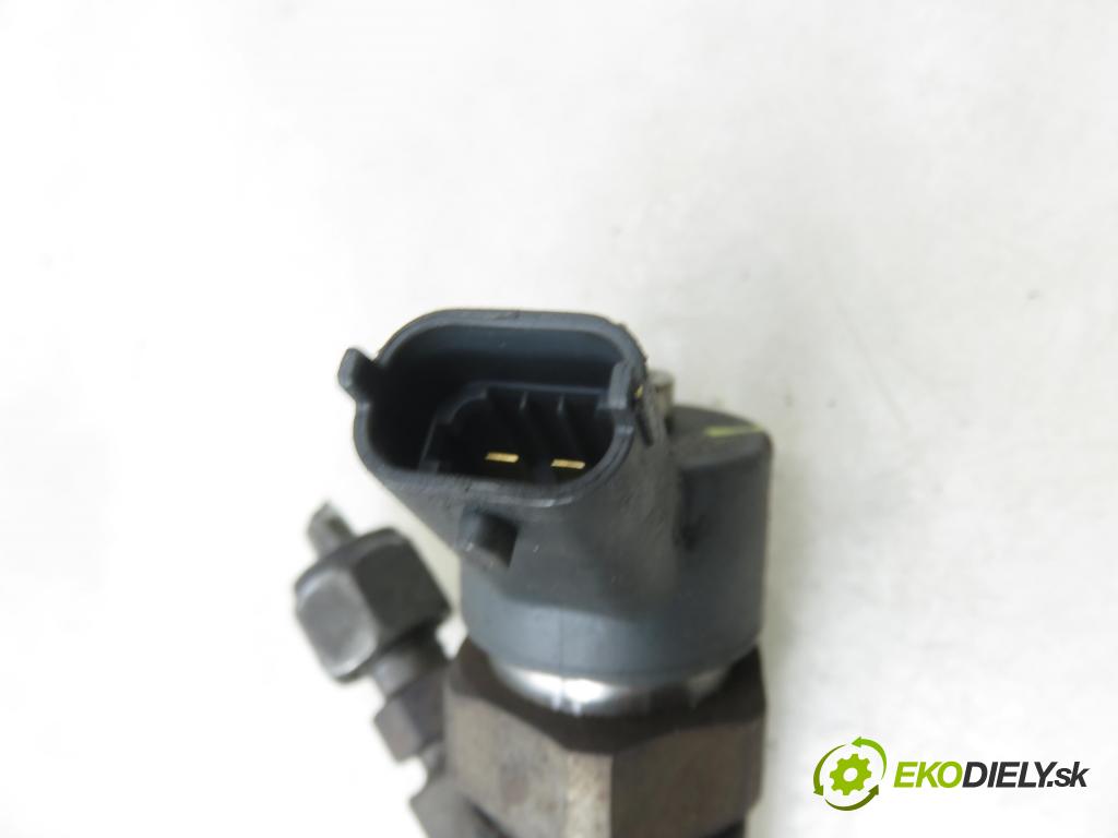 MITSUBISHI CARISMA (DA_) SEDAN 2003 75,00 1.9 DI-D 102 - F9Q1 1870,00 vstrekovač 0445110021 ; 7700111014 (Vstrekovač paliva)