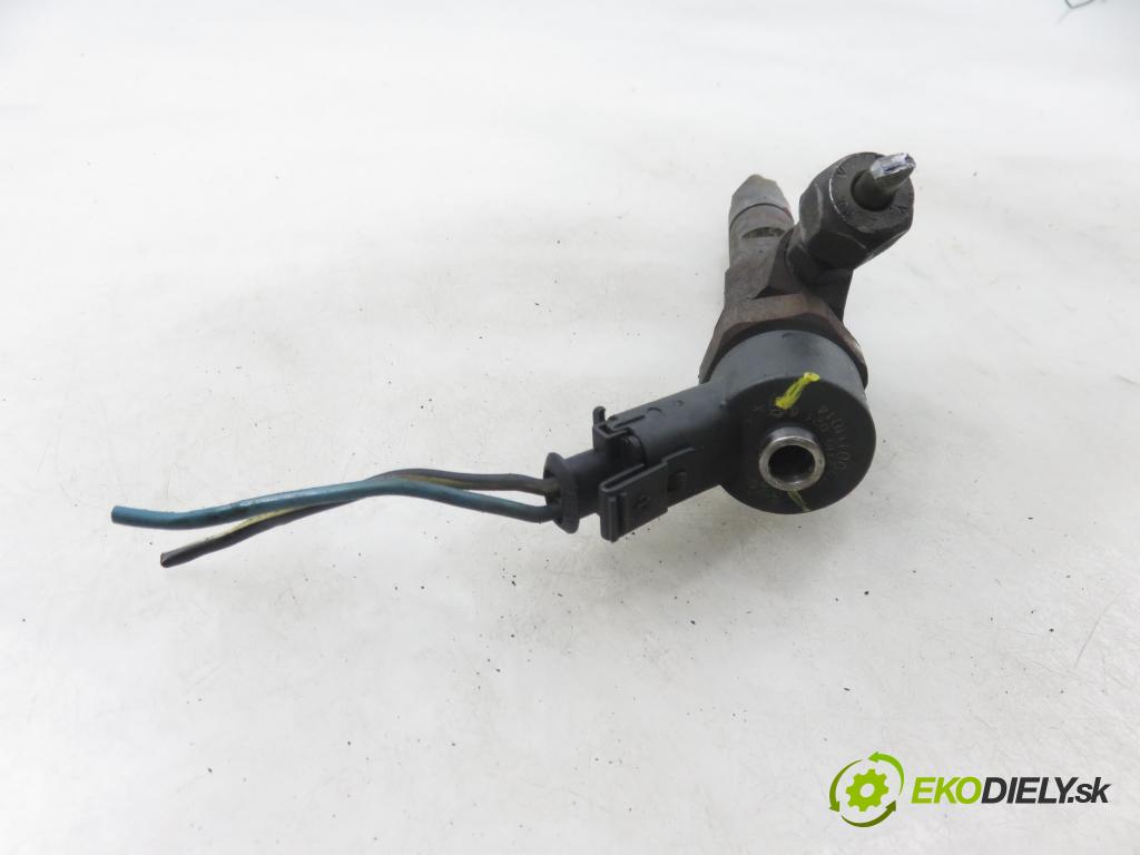 MITSUBISHI CARISMA (DA_) SEDAN 2003 75,00 1.9 DI-D 102 - F9Q1 1870,00 vstrekovač 0445110021 ; 7700111014 (Vstrekovač paliva)