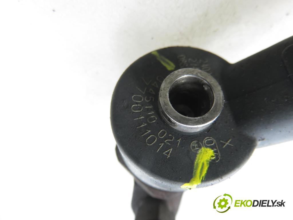 MITSUBISHI CARISMA (DA_) SEDAN 2003 75,00 1.9 DI-D 102 - F9Q1 1870,00 vstrekovač 0445110021 ; 7700111014 (Vstrekovač paliva)