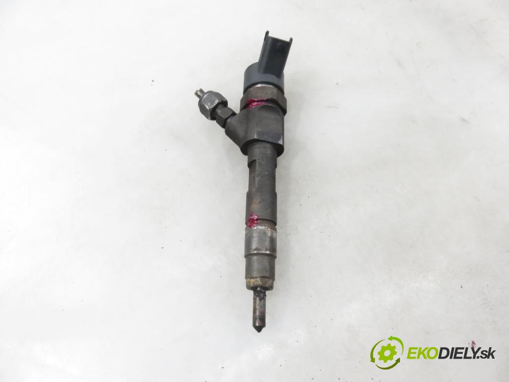 MITSUBISHI CARISMA (DA_) SEDAN 2003 75,00 1.9 DI-D 102 - F9Q1 1870,00 vstrekovač 0445110021 ; 7700111014 (Vstrekovač paliva)