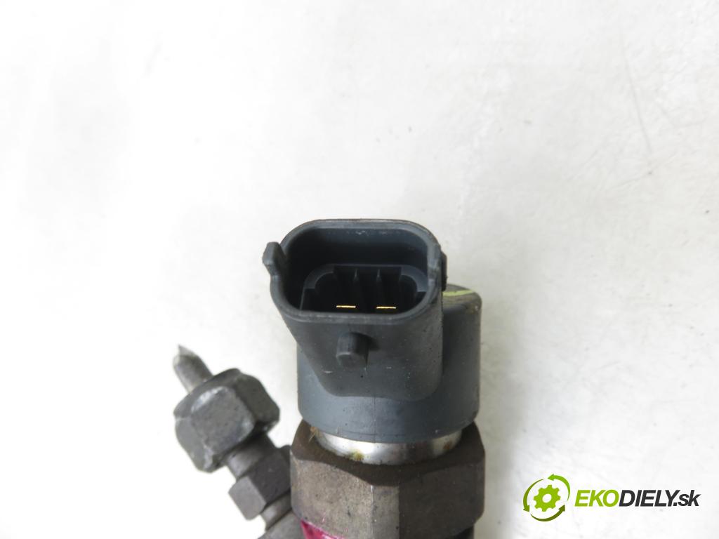 MITSUBISHI CARISMA (DA_) SEDAN 2003 75,00 1.9 DI-D 102 - F9Q1 1870,00 vstrekovač 0445110021 ; 7700111014 (Vstrekovač paliva)