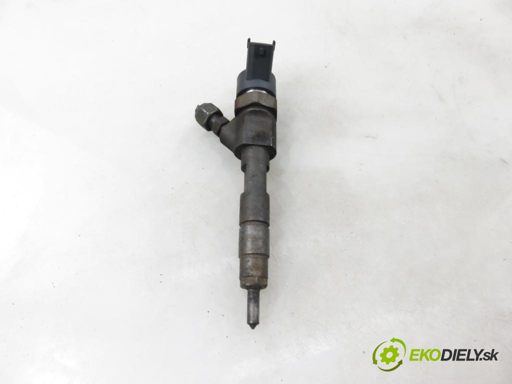 MITSUBISHI CARISMA (DA_) SEDAN 2003 75,00 1.9 DI-D 102 - F9Q1 1870,00 vstrekovač 0445110021 ; 7700111014 (Vstrekovač paliva)