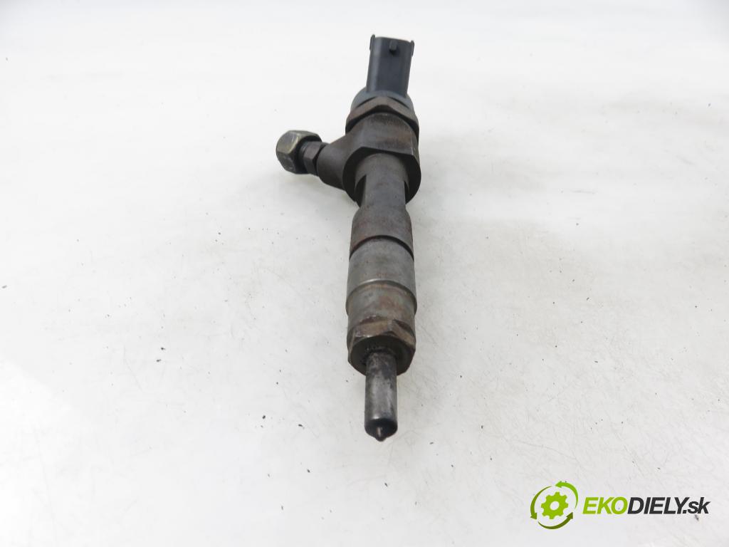 MITSUBISHI CARISMA (DA_) SEDAN 2003 75,00 1.9 DI-D 102 - F9Q1 1870,00 vstrekovač 0445110021 ; 7700111014 (Vstrekovač paliva)