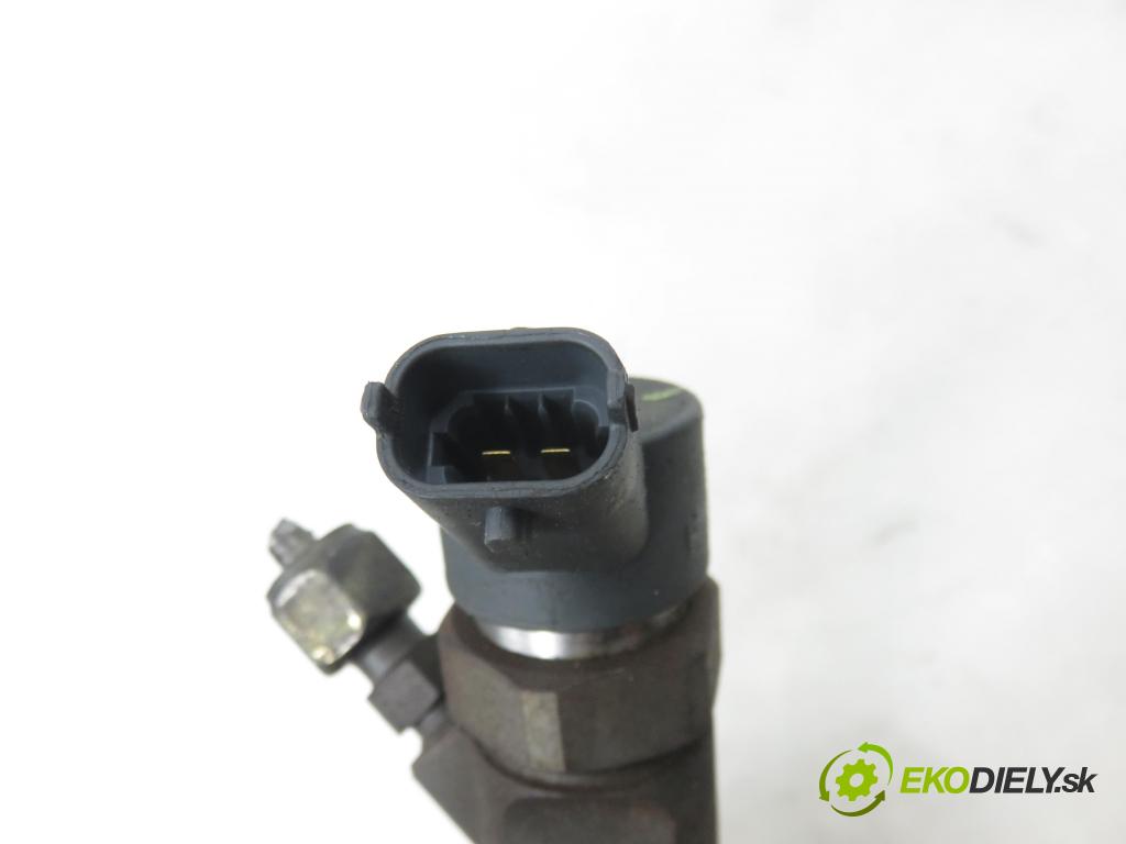 MITSUBISHI CARISMA (DA_) SEDAN 2003 75,00 1.9 DI-D 102 - F9Q1 1870,00 vstrekovač 0445110021 ; 7700111014 (Vstrekovač paliva)