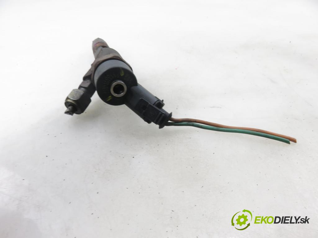 MITSUBISHI CARISMA (DA_) SEDAN 2003 75,00 1.9 DI-D 102 - F9Q1 1870,00 vstrekovač 0445110021 ; 7700111014 (Vstrekovač paliva)