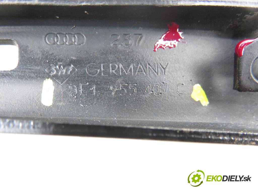 AUDI A4 (8E2, B6) SEDAN 2001 96,00 1.9 TDI - AWX 1896,00 RAMENO: stierače LP 8E1955407C