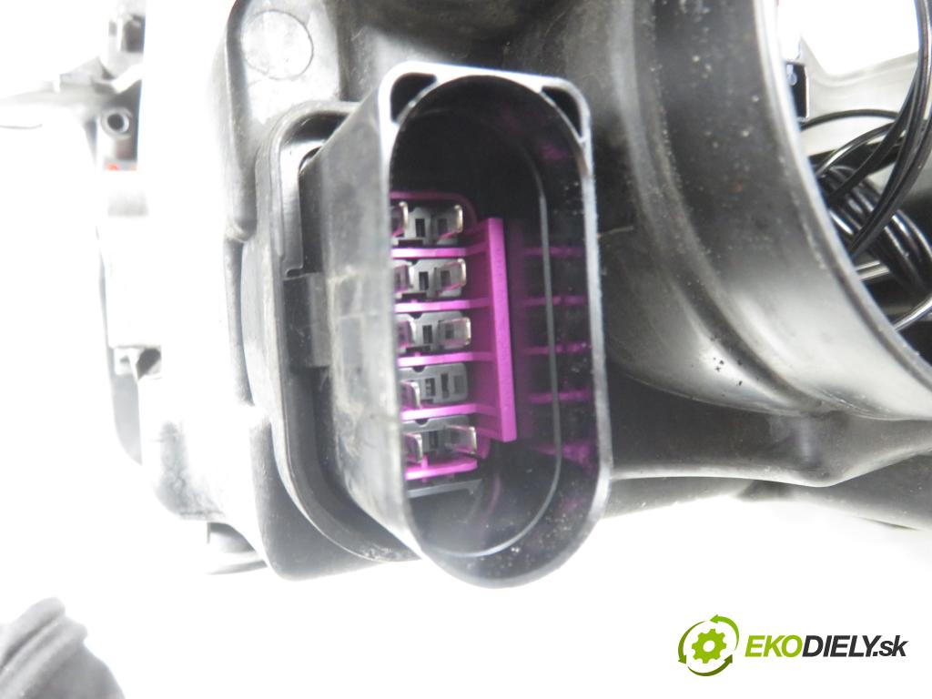VW GOLF VI Variant (AJ5) KOMBI 2010 77,00 1.6 TDI - CAYC 1598,00 Svetlo PP 5K1941006S