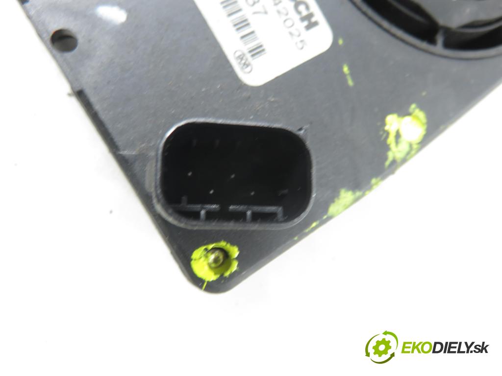 RENAULT SCENIC I (JA0/1_) MINIVAN 2003 75,00 1.9 dCi (JA05, JA1F) - F9Q 732 1870,00 Snímač KATA ABSTRAKTNÍ: 0265005437 ; 8200026737