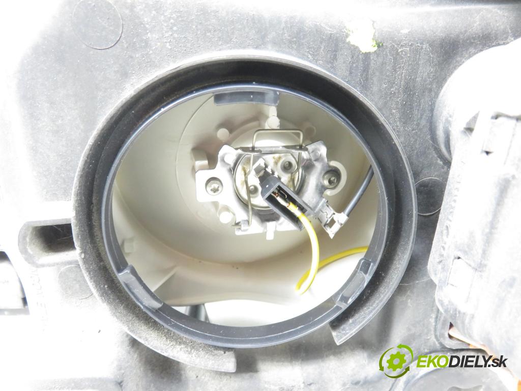 RENAULT SCENIC I (JA0/1_) MINIVAN 2003 75,00 1.9 dCi (JA05, JA1F) - F9Q 732 1870,00 Svetlo PP 7700432097 ; 7701047600