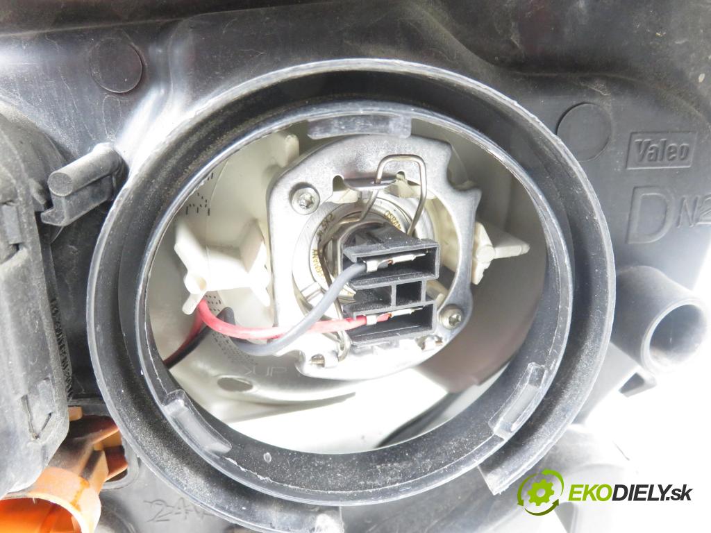 RENAULT SCENIC I (JA0/1_) MINIVAN 2003 75,00 1.9 dCi (JA05, JA1F) - F9Q 732 1870,00 Svetlo PP 7700432097 ; 7701047600