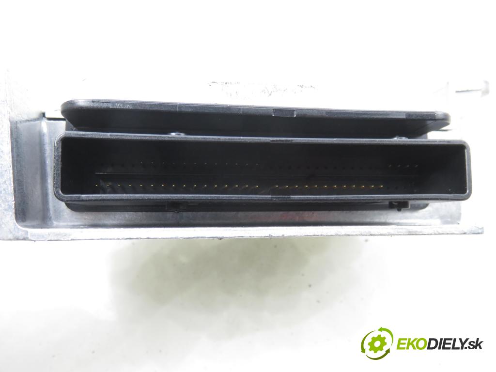 RENAULT MEGANE II (BM0/1_, CM0/1_) HB 2003 60,00 1.4 16V - K4J 732 1390,00 MODUL air BAG 8200307800