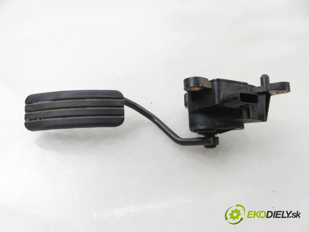 RENAULT MEGANE II (BM0/1_, CM0/1_) HB 2003 60,00 1.4 16V - K4J 732 1390,00 potenciometr plynového pedálu 8200153268 (Potenciometr plynového pedálu)