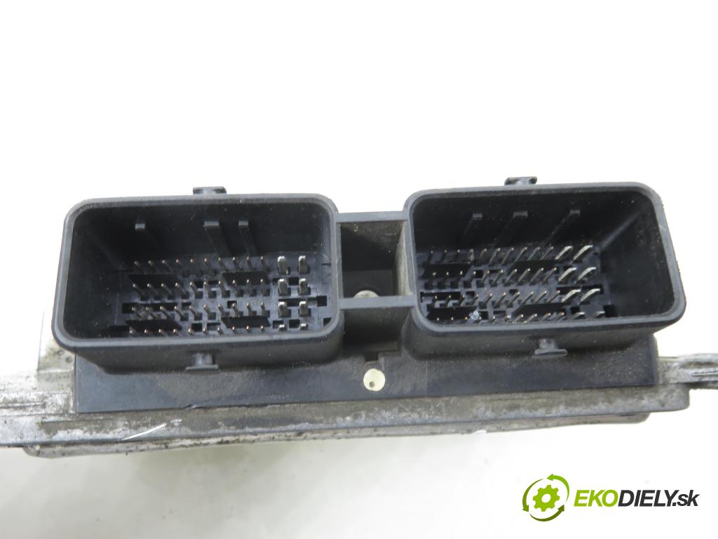 RENAULT CLIO II (BB_, CB_) HB 2001 55,00 1.2 16V (BB05, BB0W, BB11, BB27, BB2T, BB2U, BB2V, 1149,00 Riadiaca jednotka Motor 8200162381 ; 8200178937