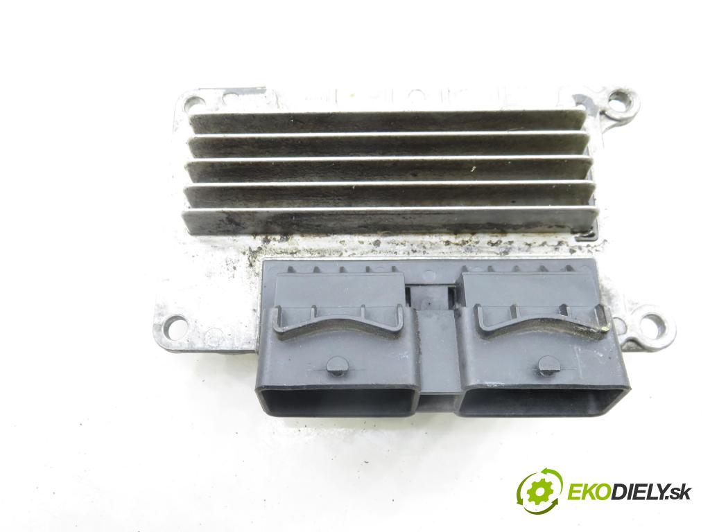 RENAULT CLIO II (BB_, CB_) HB 2001 55,00 1.2 16V (BB05, BB0W, BB11, BB27, BB2T, BB2U, BB2V, 1149,00 Riadiaca jednotka Motor 8200162381 ; 8200178937