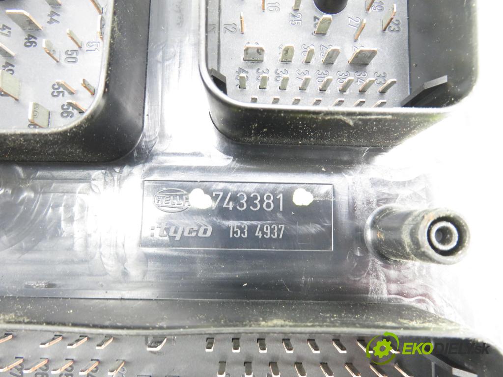 OPEL ASTRA H Kombi (A04) KOMBI 2006 77,00 1.6 - Z 16 XE1 1598,00 Skrinka POJISTKY: 743381