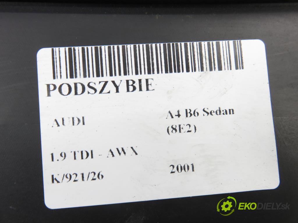 AUDI A4 (8E2, B6) SEDAN 2001 96,00 1.9 TDI - AWX 1896,00 torpédo plast pod čelní okno 8E1819447A (Plast pod čelním sklem)