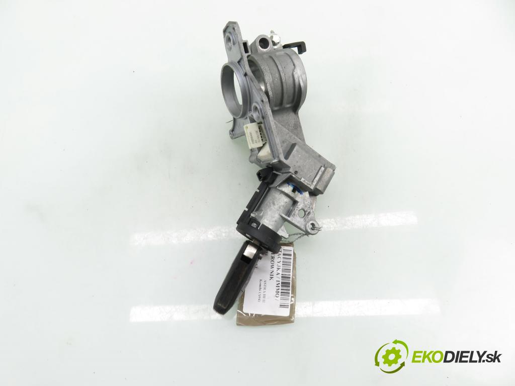 OPEL ASTRA H Kombi (A04) KOMBI 2006 77,00 1.6 - Z 16 XE1 1598,00 spinačka N05018882 ; 2421430 (Spínacia skrinka)