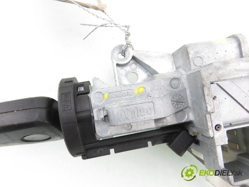OPEL ASTRA H Kombi (A04) KOMBI 2006 77,00 1.6 - Z 16 XE1 1598,00 spinačka N05018882 ; 2421430 (Spínacia skrinka)