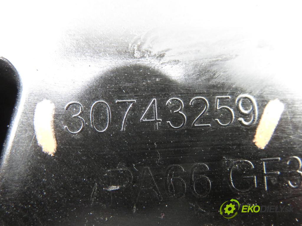 VOLVO V70 II SW (285) KOMBI 2007 136,00 2.4 D5 - D 5244 T4 2400,00 Kryt Ventilov 30743258 ; 30743259 ; 08675978