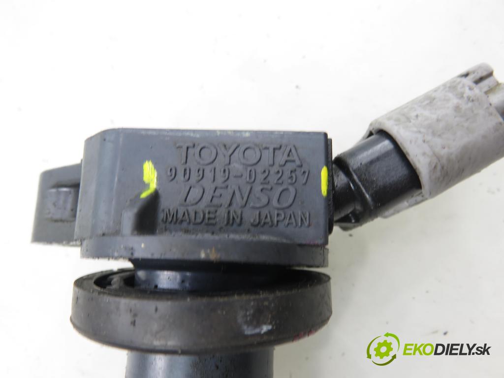 TOYOTA YARIS (_P13_) HB 2015 73,00 1.3 (NSP130_) - 1NR-FKE 1329,00 Cievka zapaľovacia 9091902257