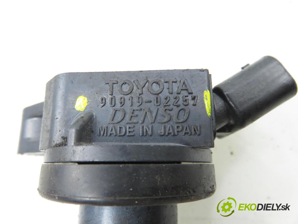 TOYOTA YARIS (_P13_) HB 2015 73,00 1.3 (NSP130_) - 1NR-FKE 1329,00 Cievka zapaľovacia 9091902257