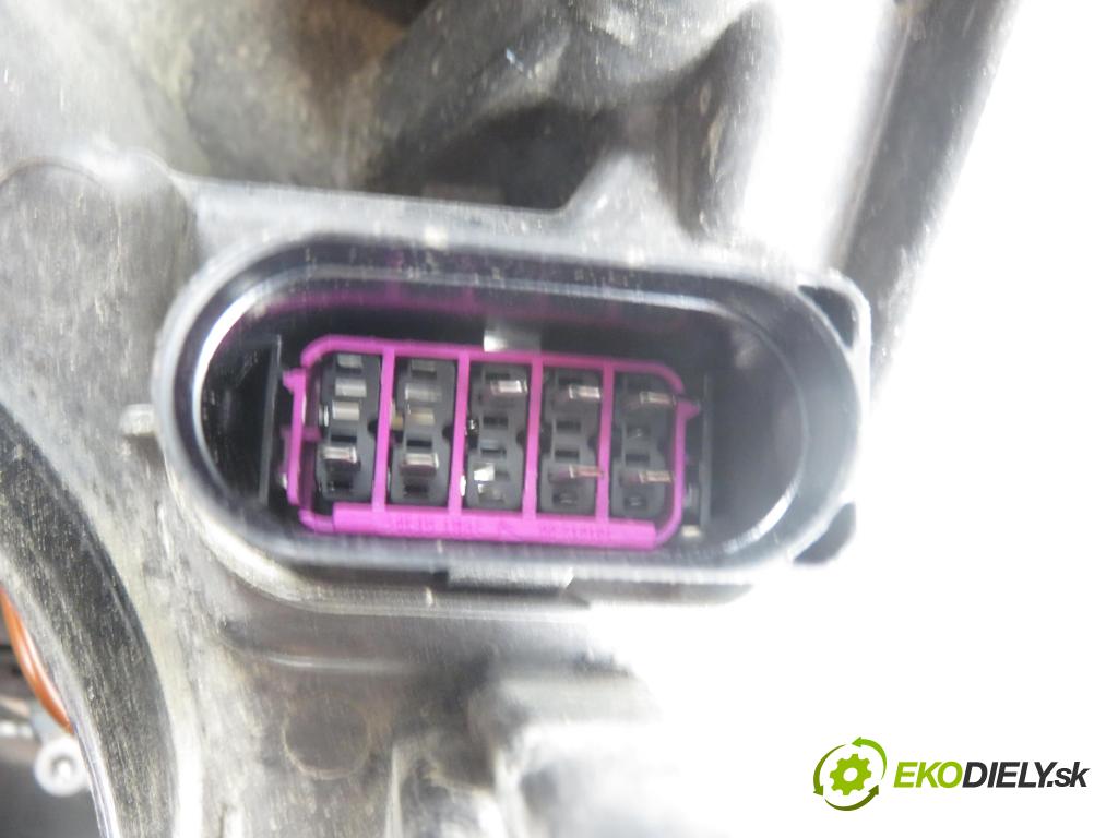 FORD KUGA I SUV 2009 147,00 2.5 4x4 - HYDB 2522,00 Svetlo LP 8V4113W030AE